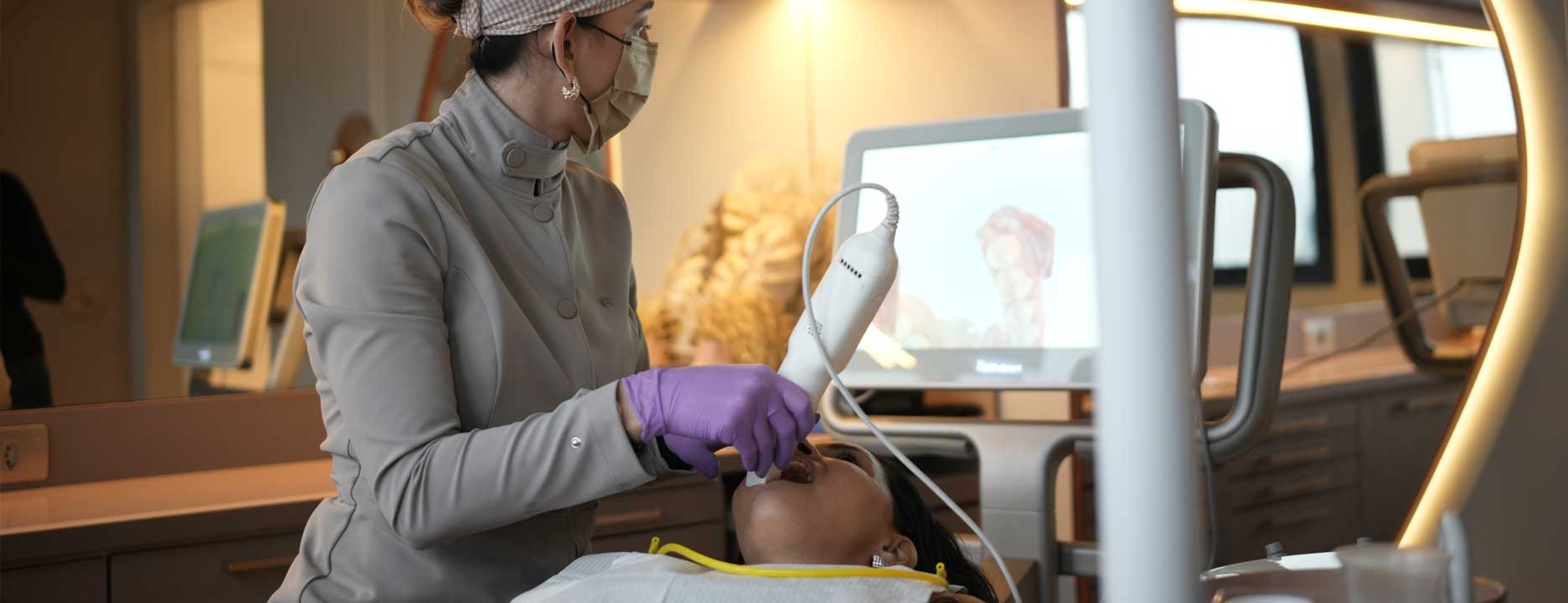 facetas em porcelana com dentista